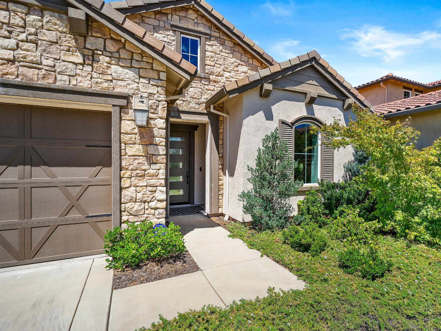 El Dorado Hills, California 95762, United States, 3 Bedrooms Bedrooms, ,4 BathroomsBathrooms,Residential,Pending,191443