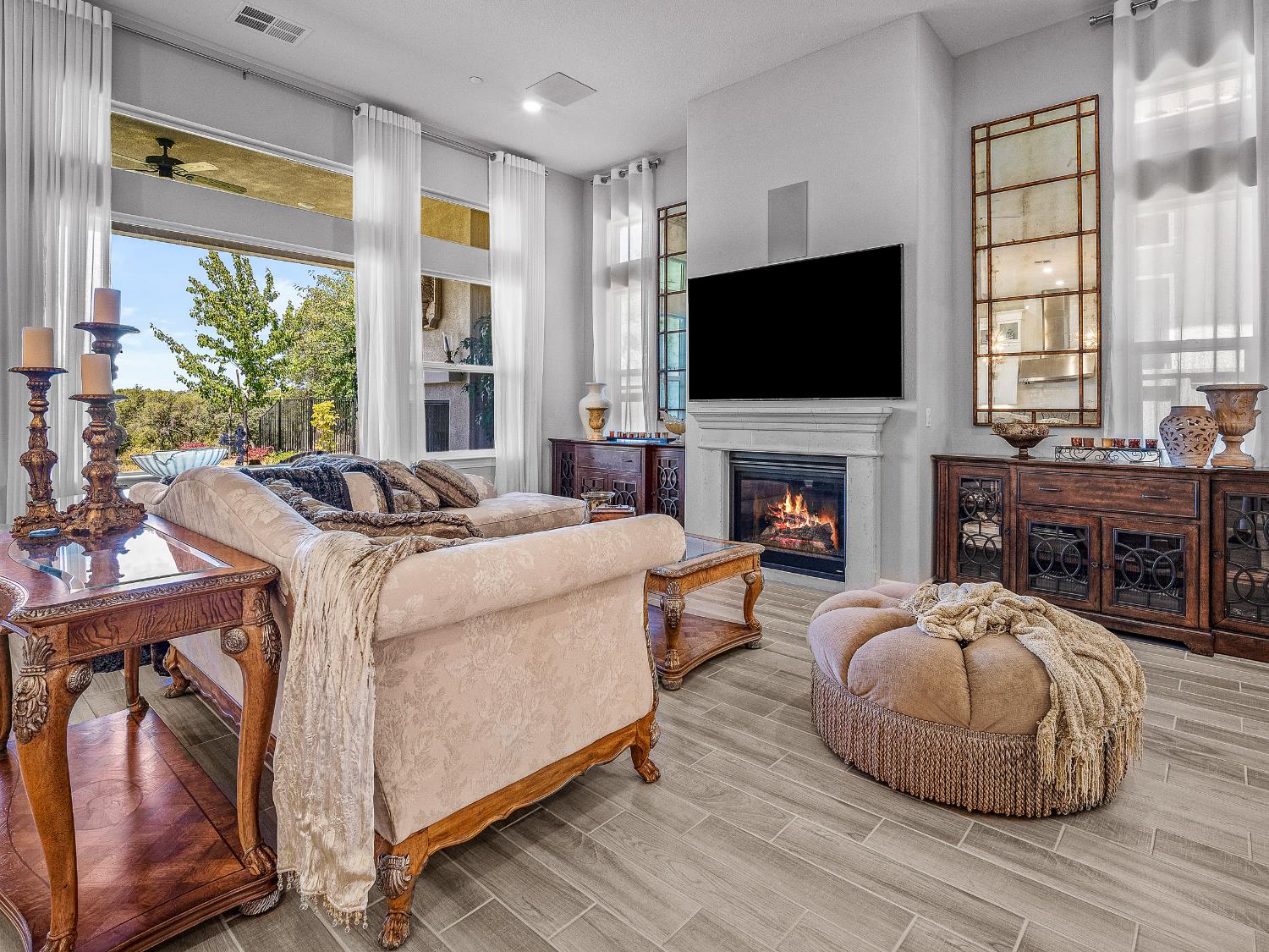 El Dorado Hills, California 95762, United States, 3 Bedrooms Bedrooms, ,4 BathroomsBathrooms,Residential,Pending,191443