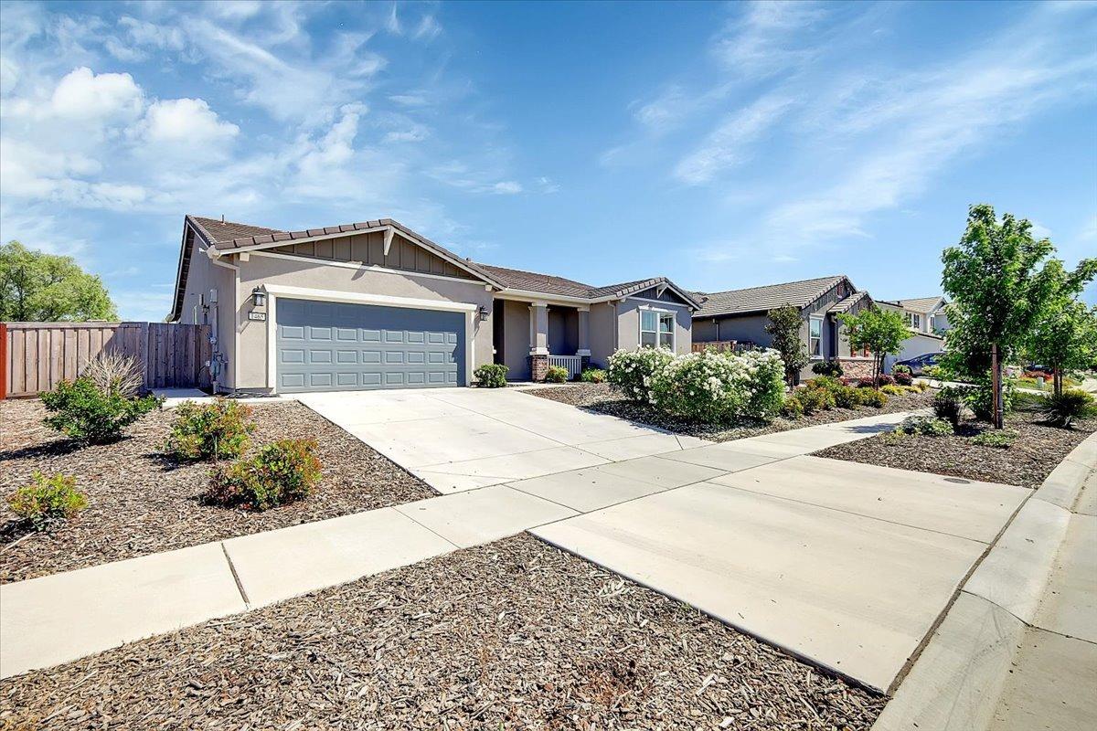 1465 Minories Drive