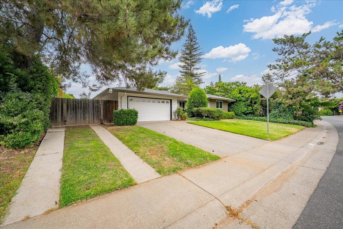 2270 W La Loma Drive
