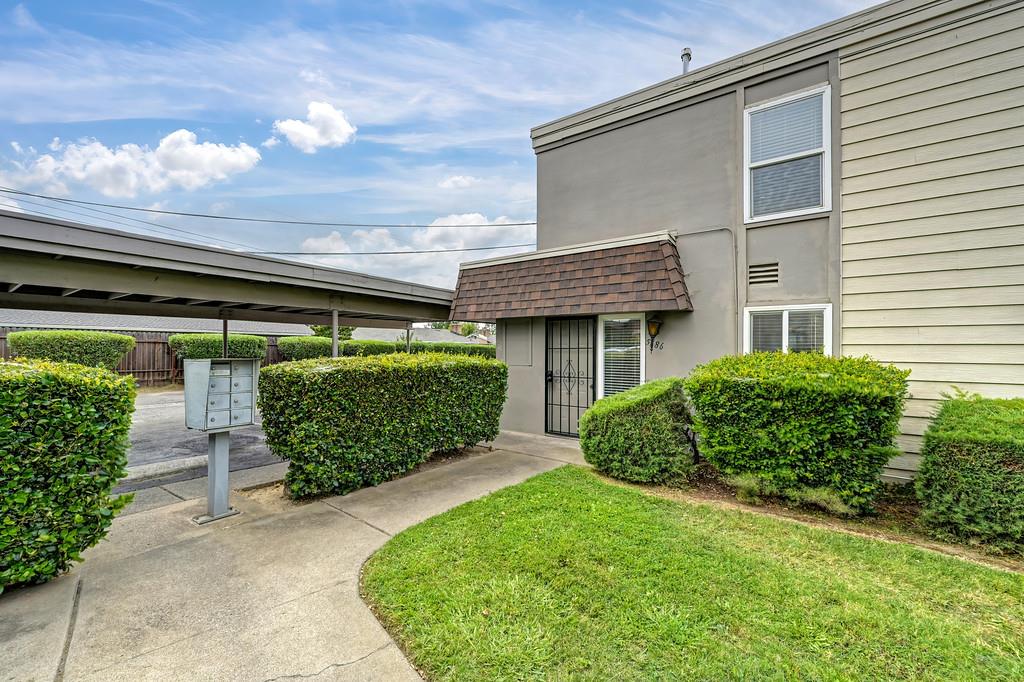 5686 Hillsdale Boulevard