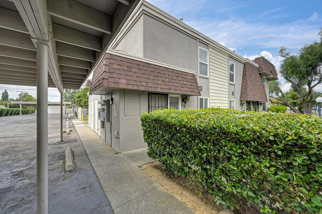 5686 Hillsdale Boulevard
