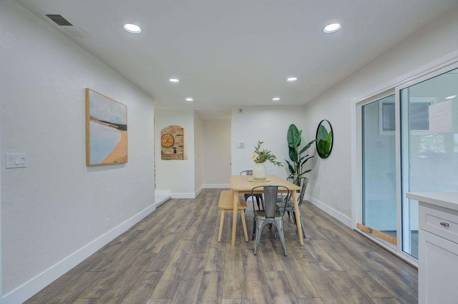 5806 Hillsdale Boulevard