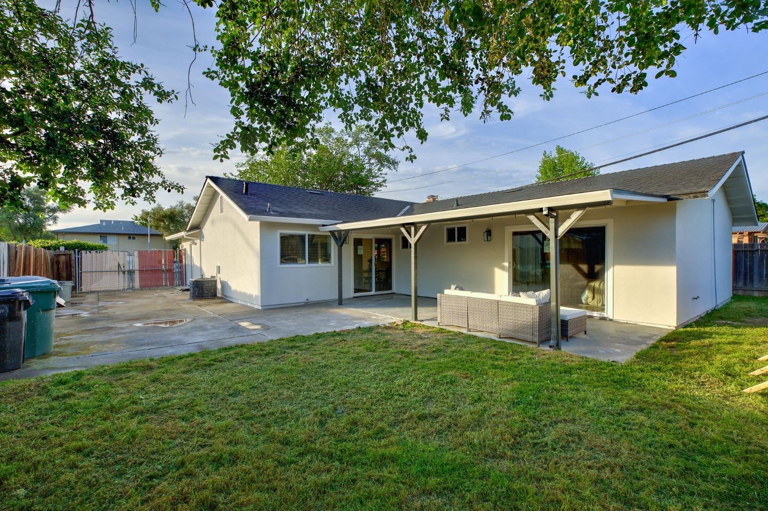 5806 Hillsdale Boulevard