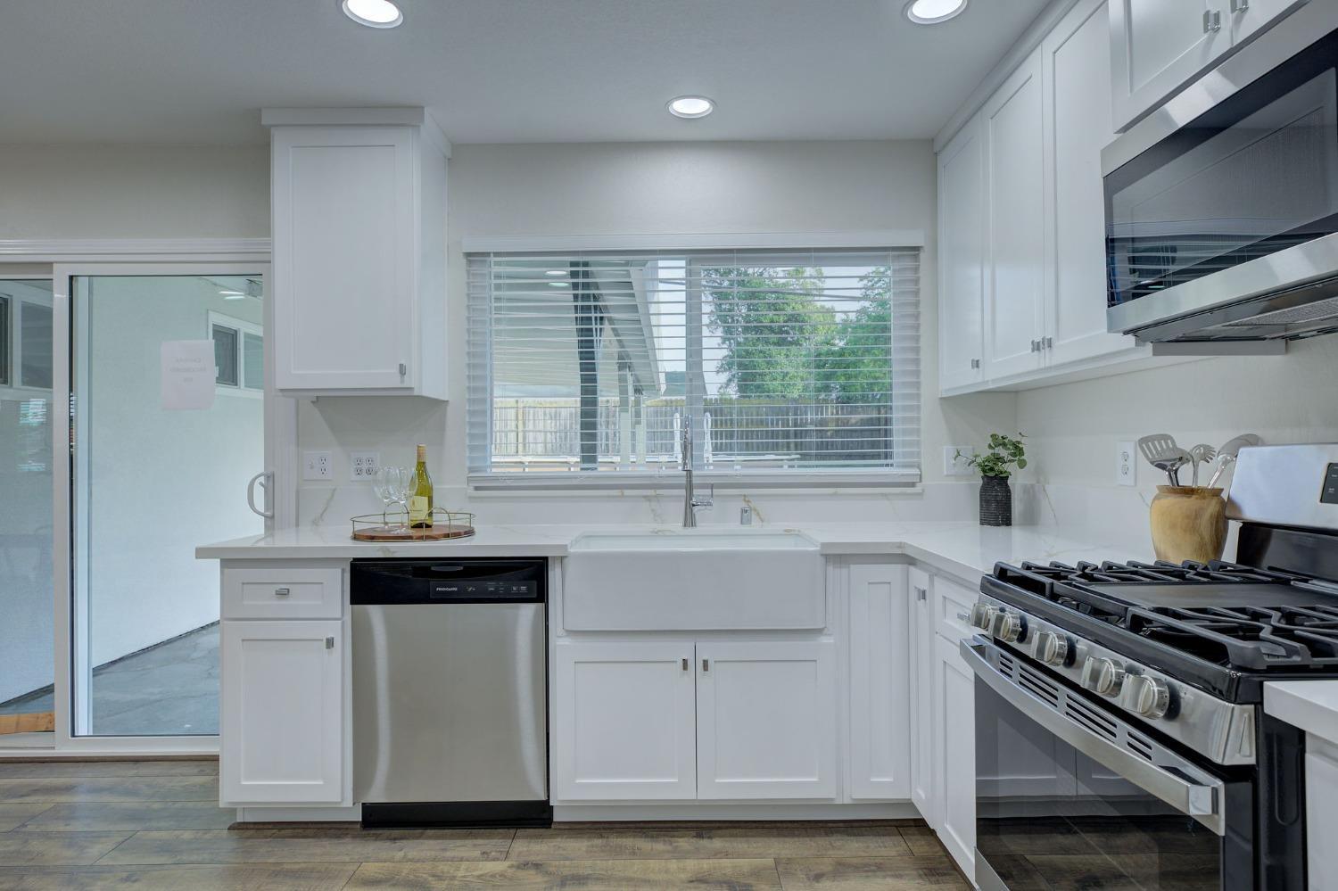 5806 Hillsdale Boulevard