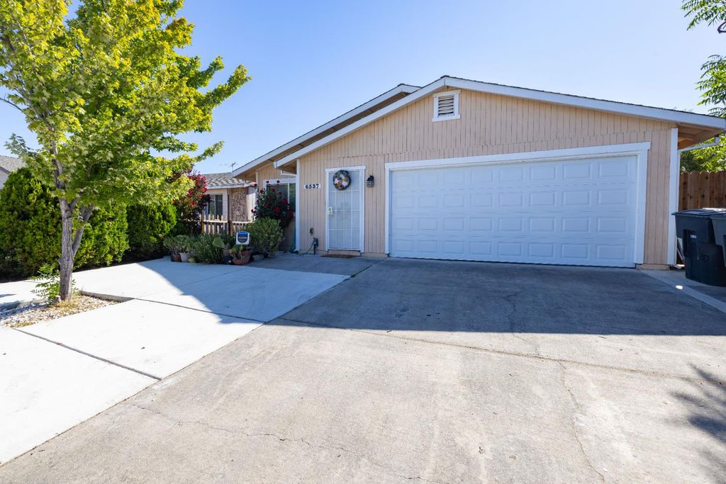 Photo of 6337 Sunrise South Drive, Sacramento, CA 95824 (MLS # 226006245)