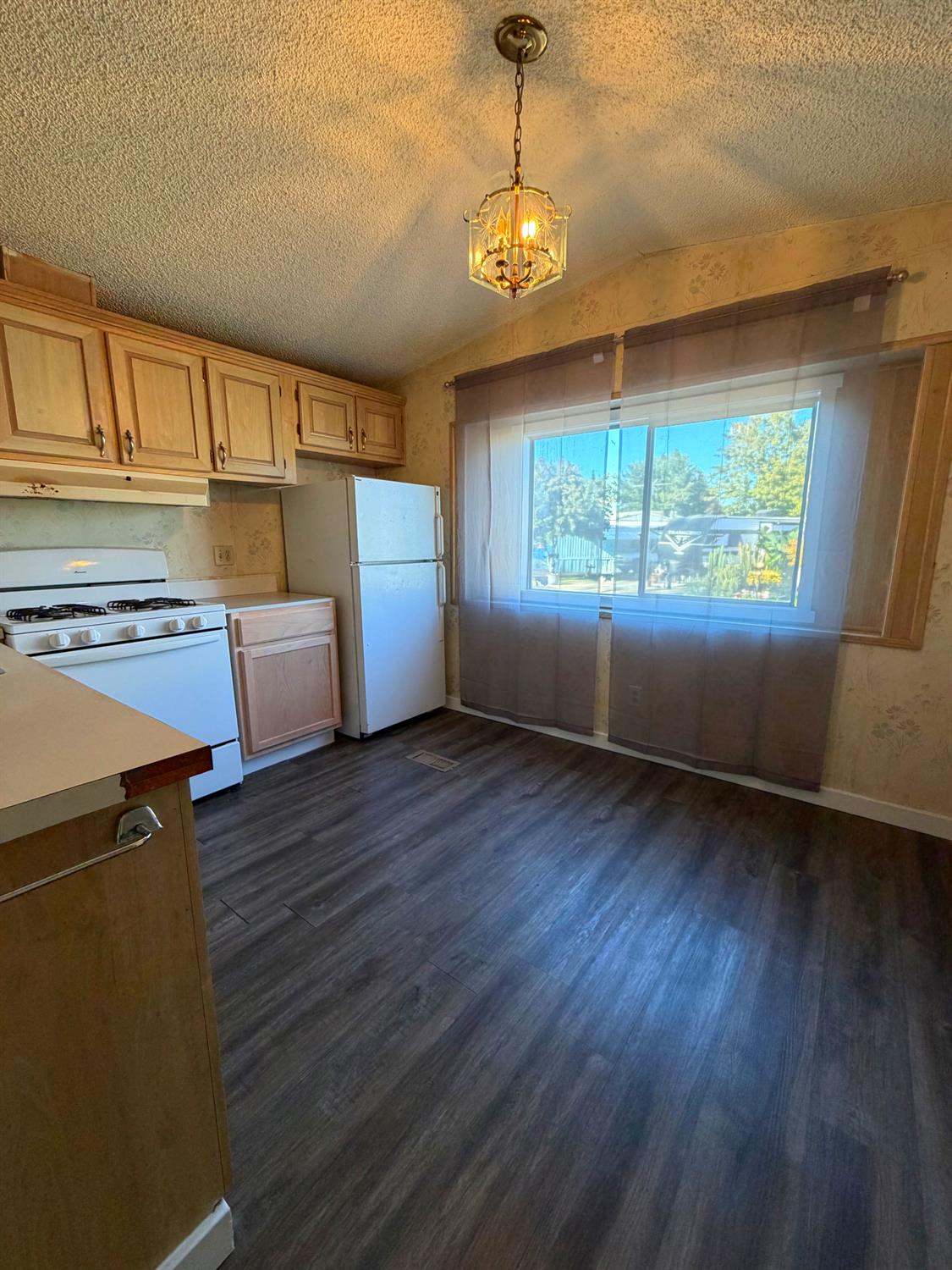 902 Del Paso Boulevard 84