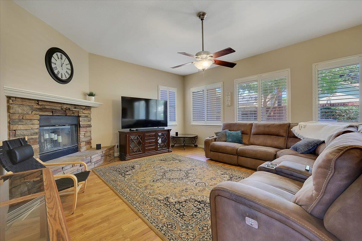 1871 Malkit Ct