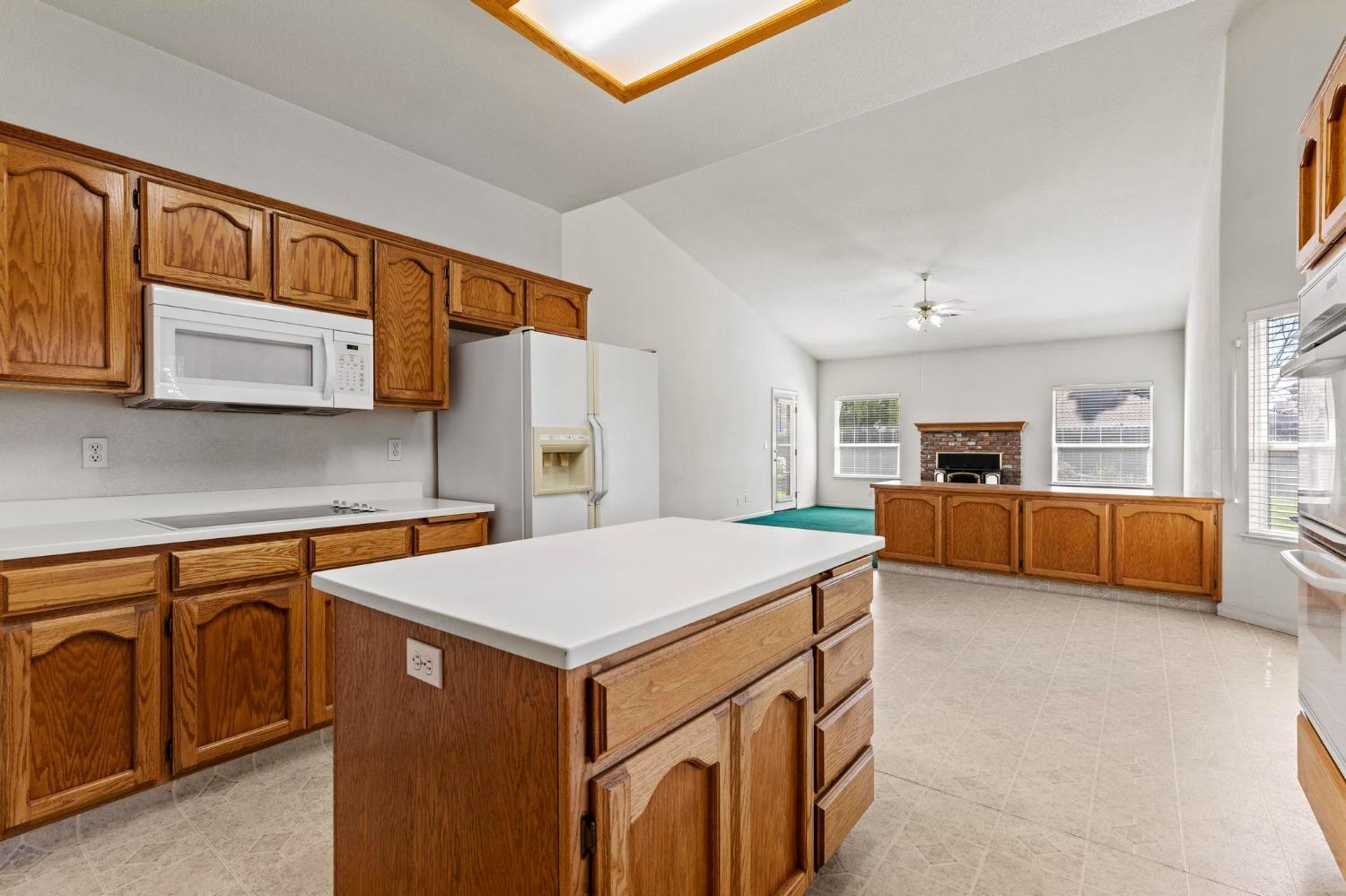 Yuba City, California 95993, United States, 4 Bedrooms Bedrooms, ,2 BathroomsBathrooms,Residential,Active,96659