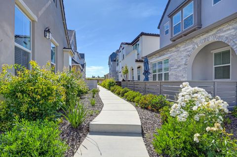 2372 Bastogne Sacramento CA 95818
