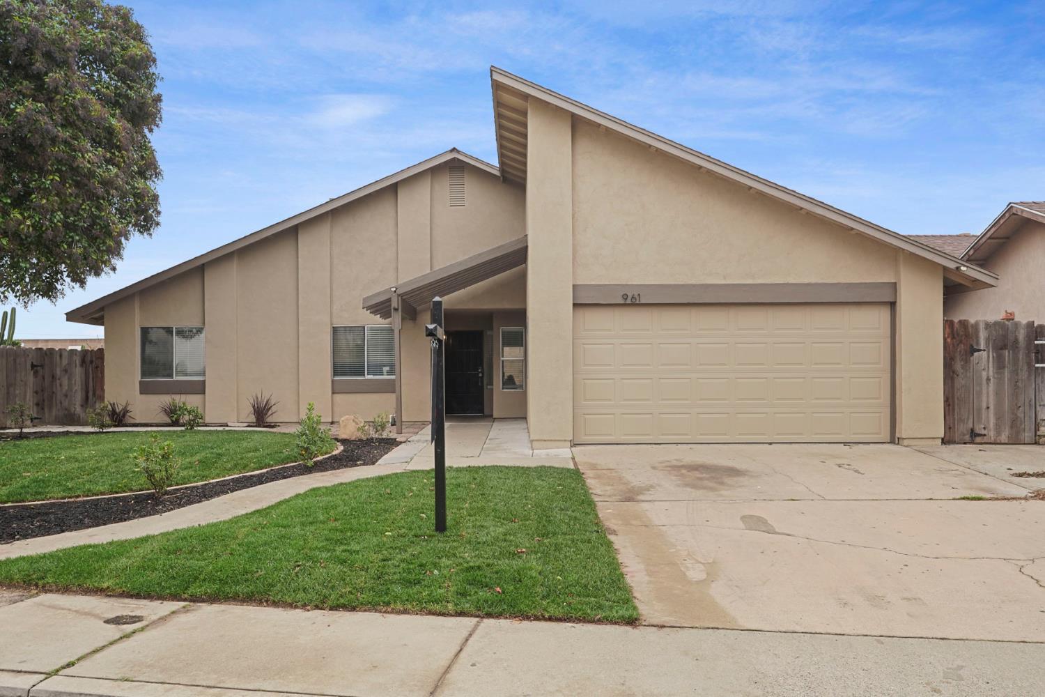 961 Countryside Drive