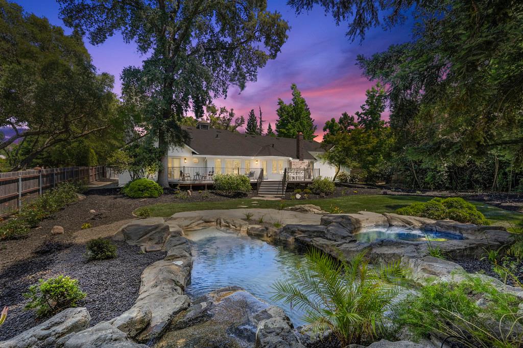 8060 Lakeland Drive