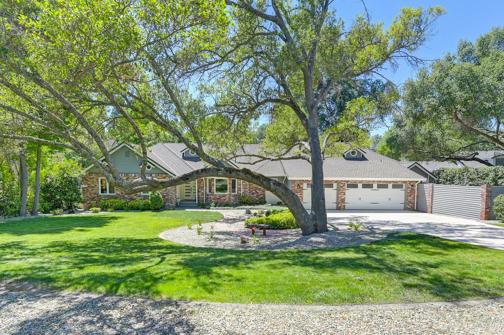 8060 Lakeland Drive