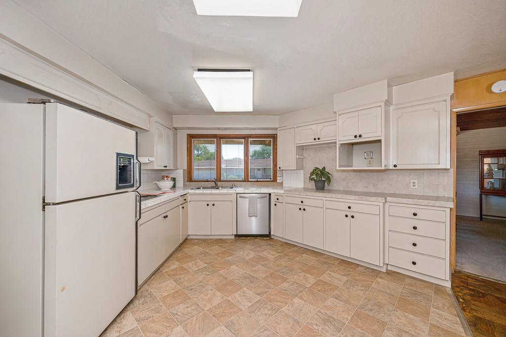 2800 Ashbourne Drive