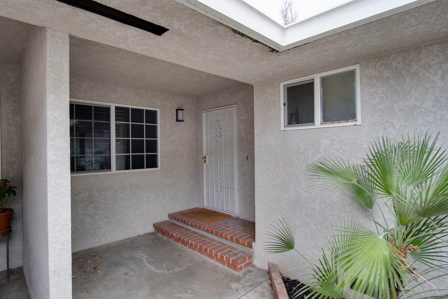 1402 Chapala Way