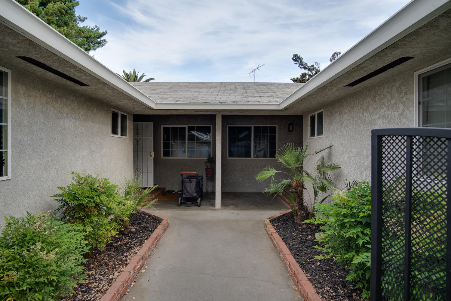 1402 Chapala Way