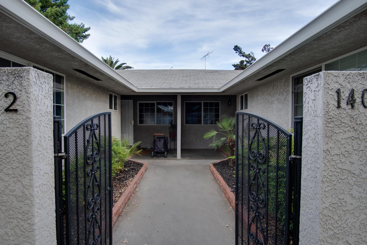 1402 Chapala Way