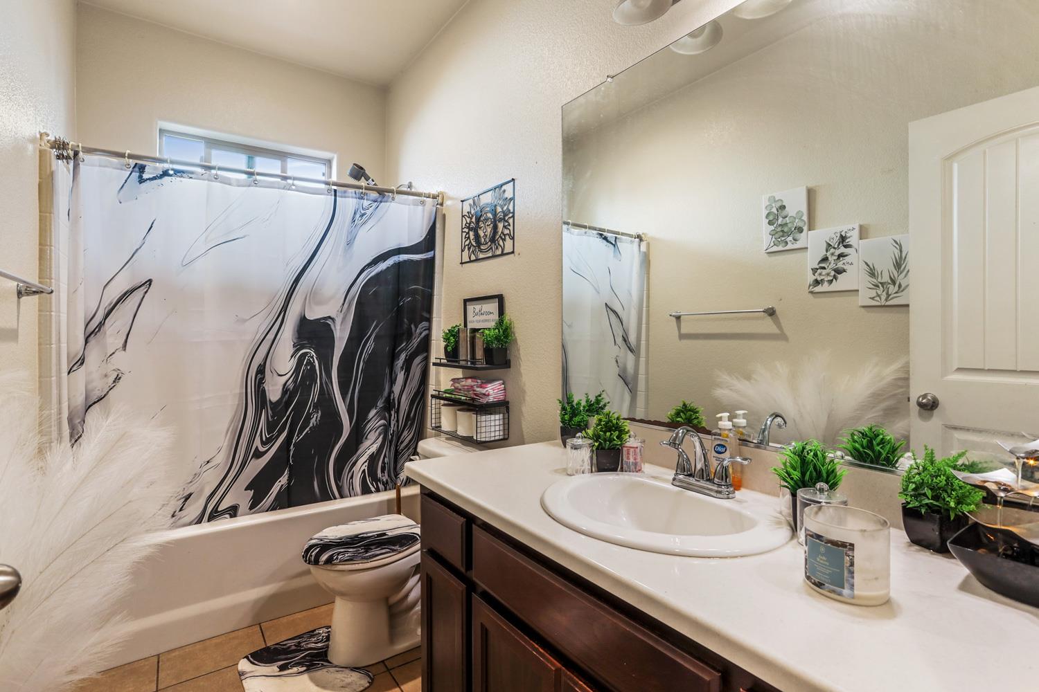 Stockton, California 95204, United States, 4 Bedrooms Bedrooms, ,2 BathroomsBathrooms,Residential,Active,148236