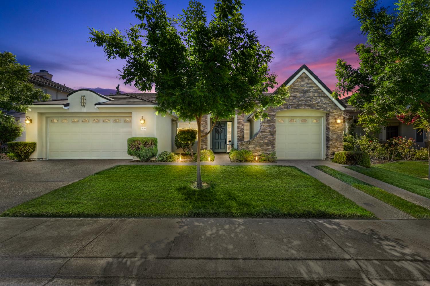 3120 E Pintail Way