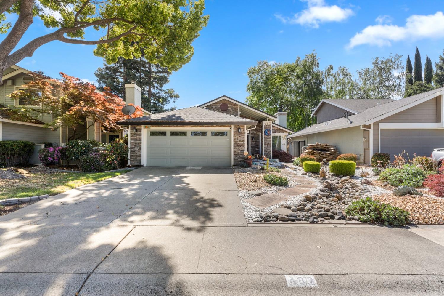 482 De Mar Drive