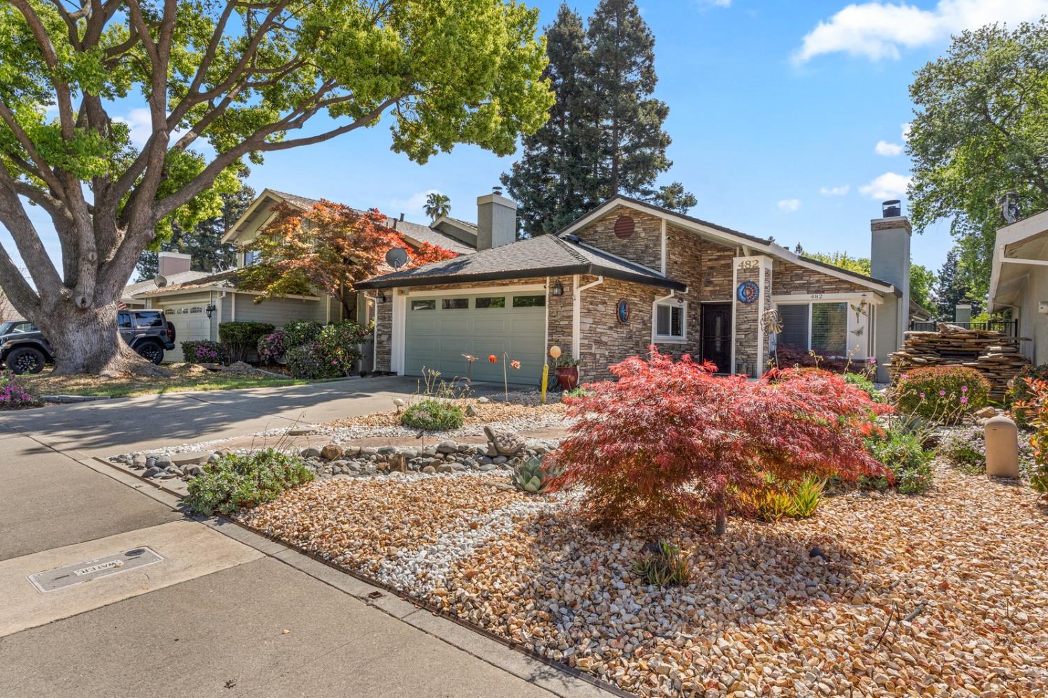 482 De Mar Drive