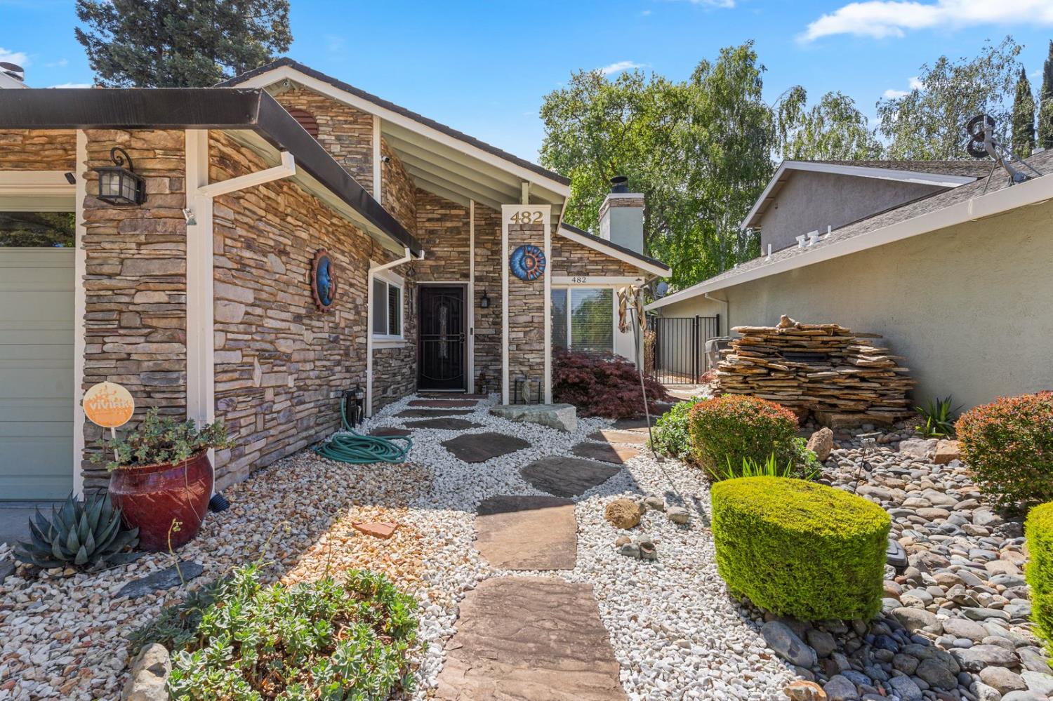 482 De Mar Drive