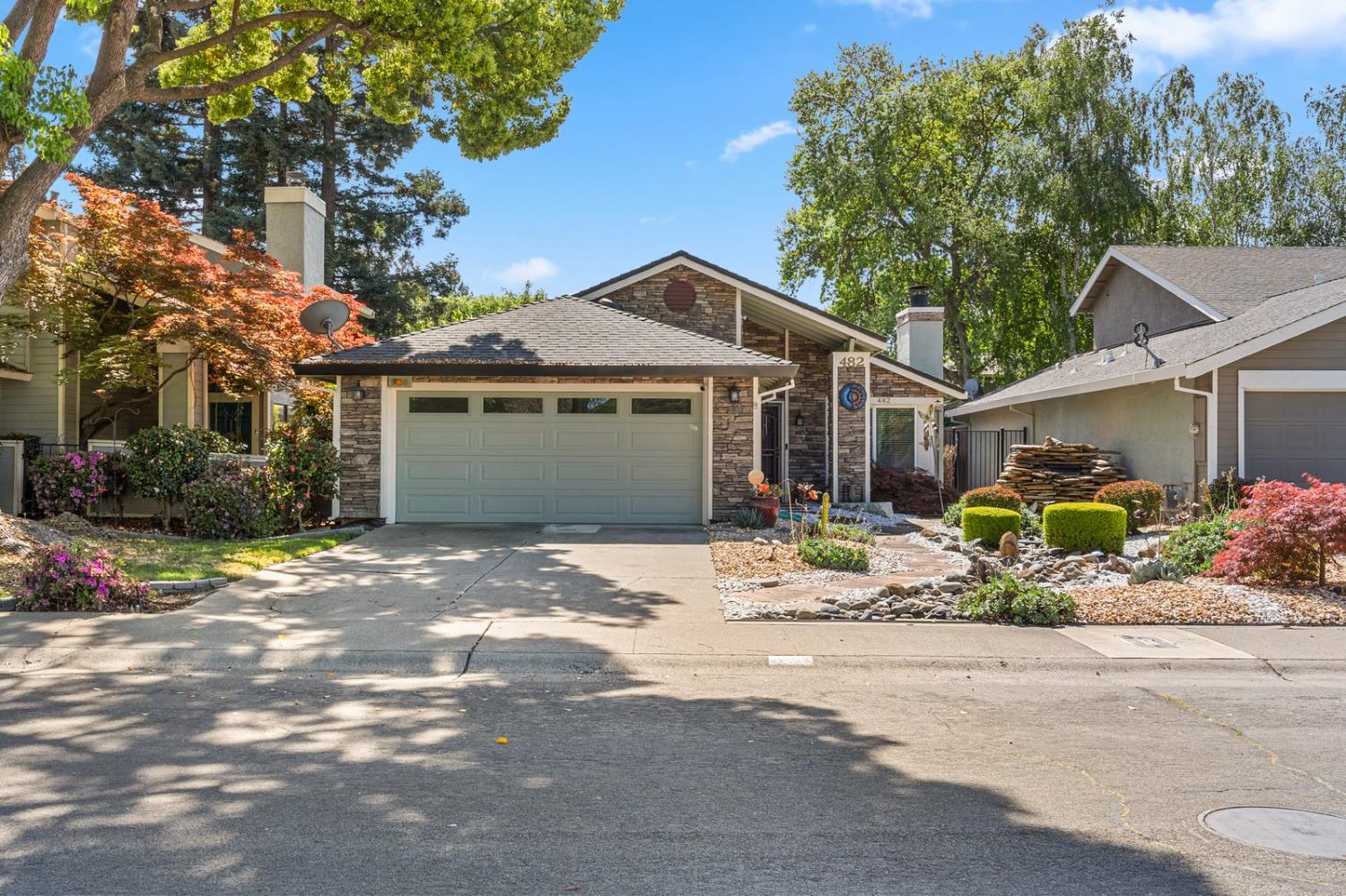 482 De Mar Drive
