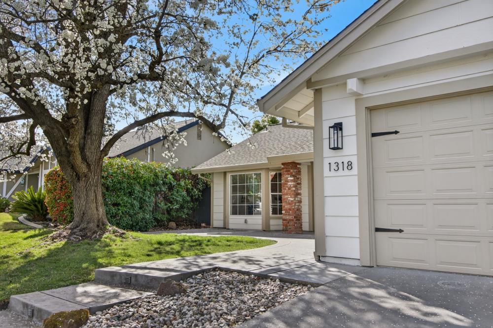 1318 Rolling Hills Drive