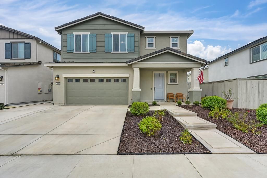 Photo of 5049 Frisbee Drive, Roseville, CA 95747 (MLS # 226013352)