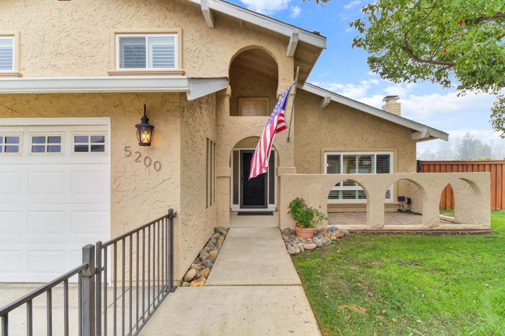 Photo of 5200 Vista Del Oro Way, Fair Oaks, CA 95628 (MLS # 226006284)