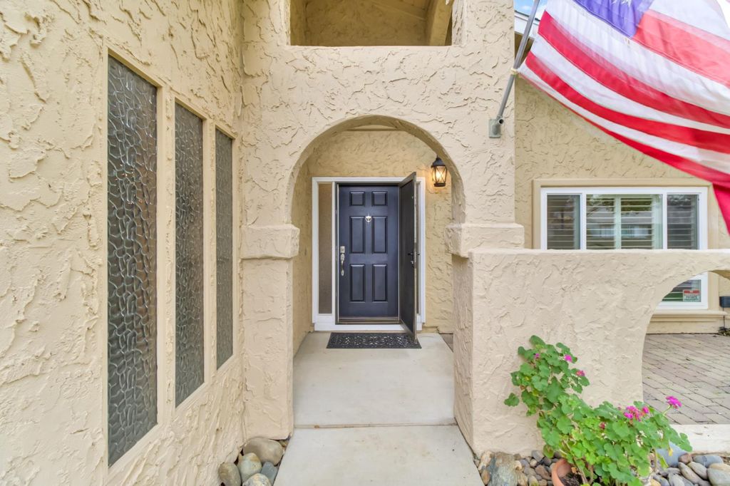 Photo of 5200 Vista Del Oro Way, Fair Oaks, CA 95628 (MLS # 226006284)