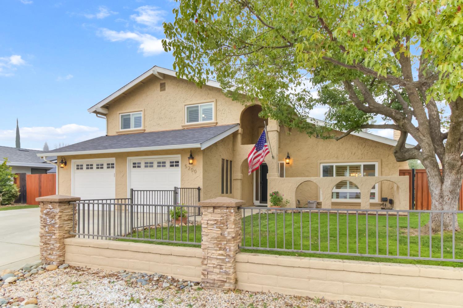 5200 Vista Del Oro Way