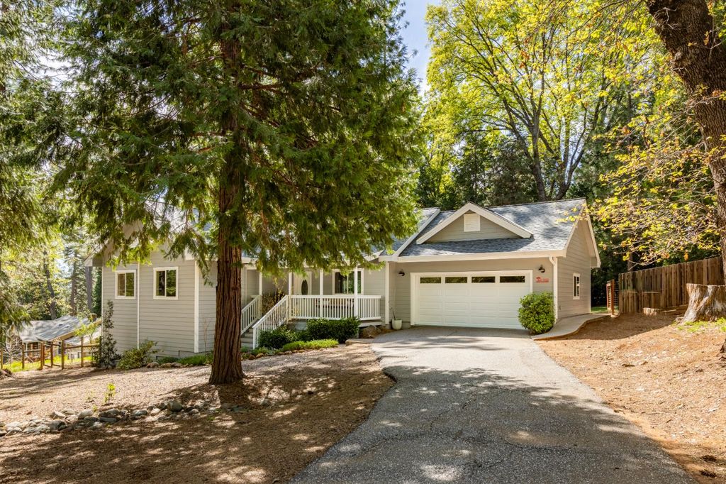 Photo of 11852 Black Oak Drive, Nevada City, CA 95959 (MLS # 226032404)