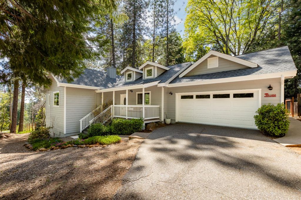 Photo of 11852 Black Oak Drive, Nevada City, CA 95959 (MLS # 226032404)