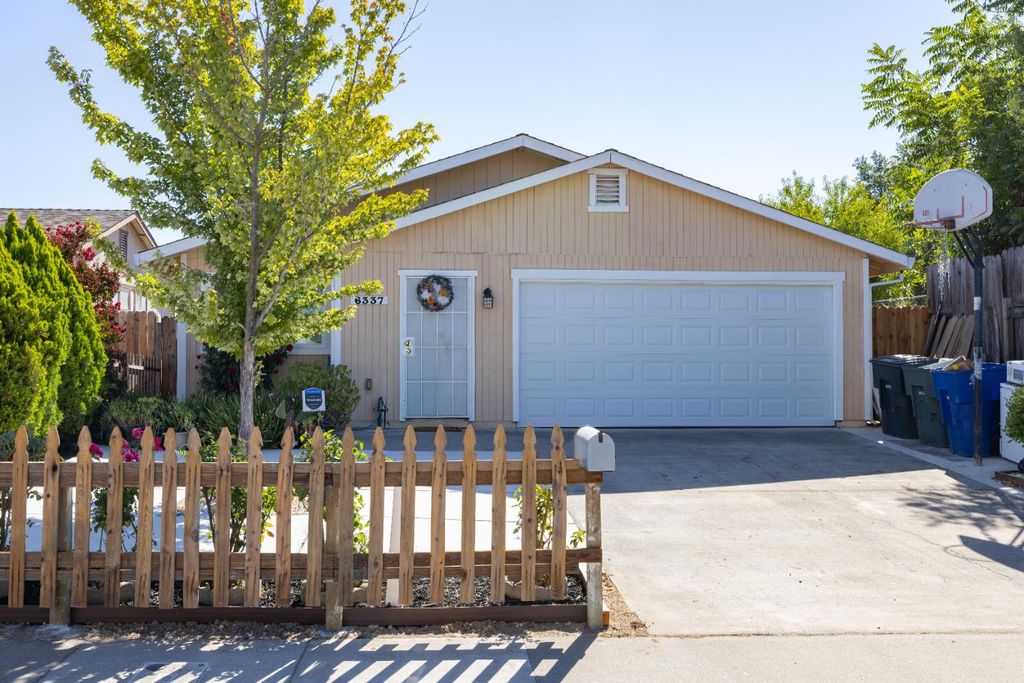 Photo of 6337 Sunrise South Drive, Sacramento, CA 95824 (MLS # 225136725)