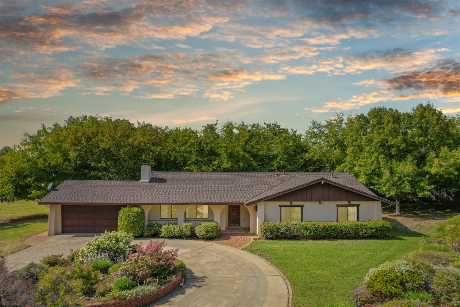 9695 Oak Leaf Way