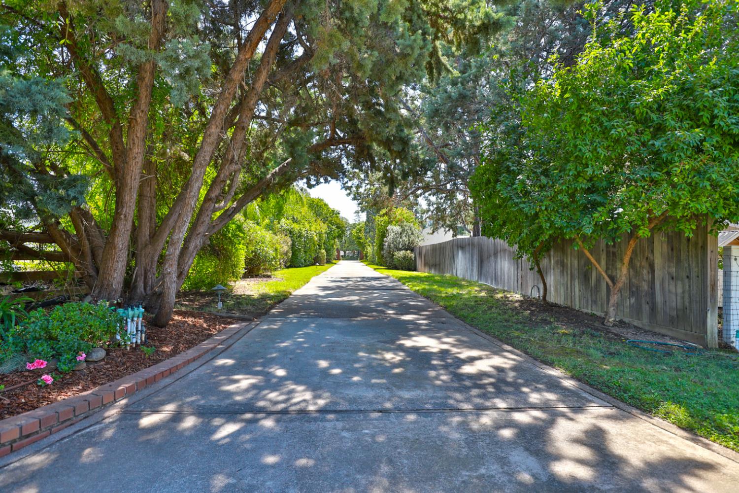 9695 Oak Leaf Way