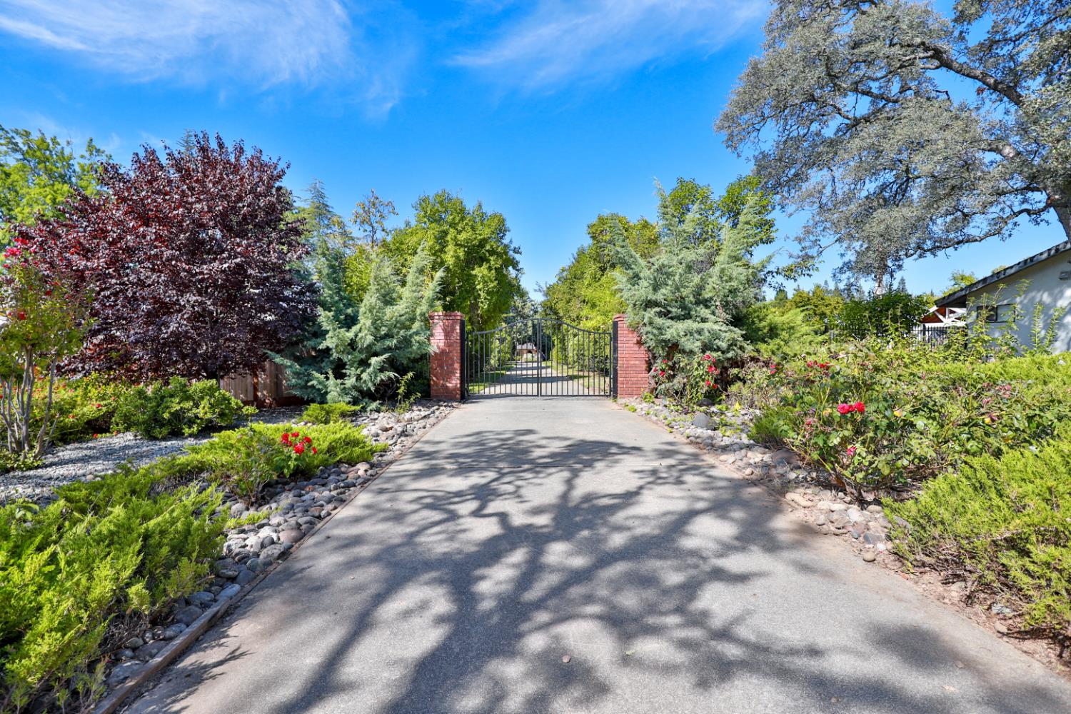 9695 Oak Leaf Way