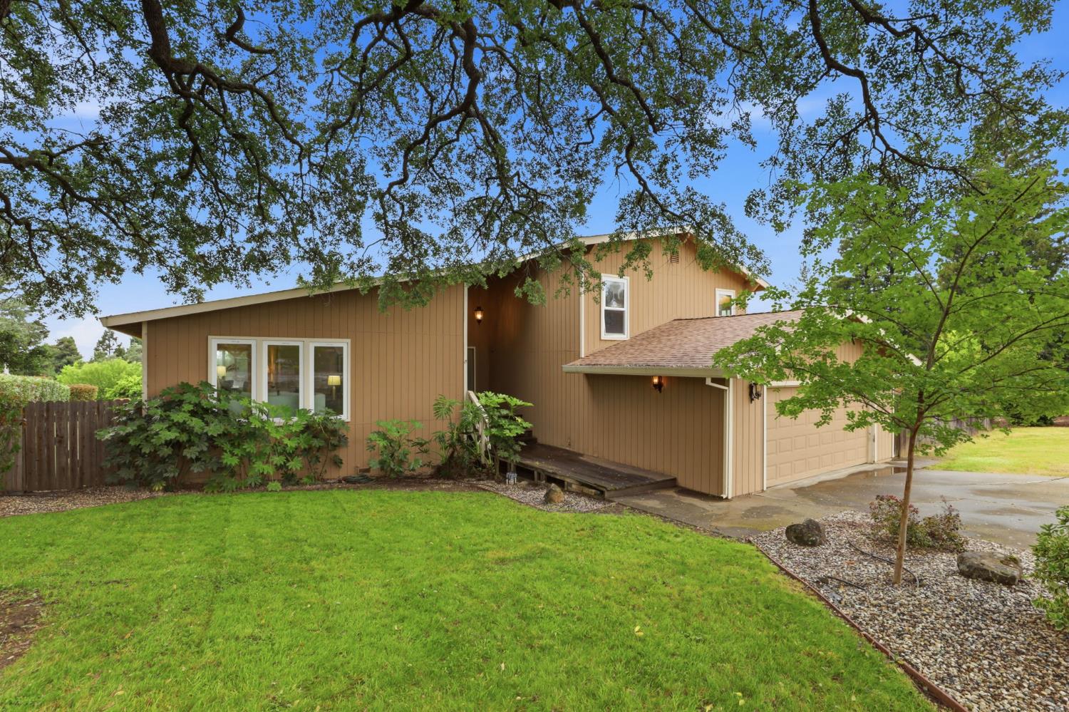 9872 Oakplace E