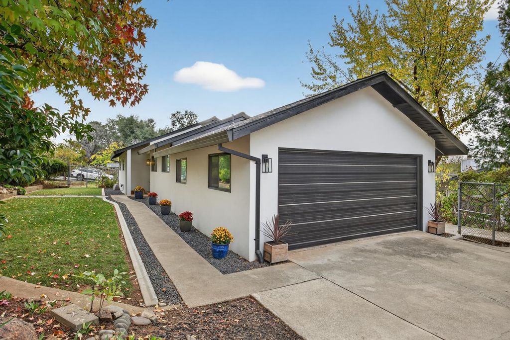 Photo of 2280 Pinon Road, Rescue, CA 95672 (MLS # 225143205)