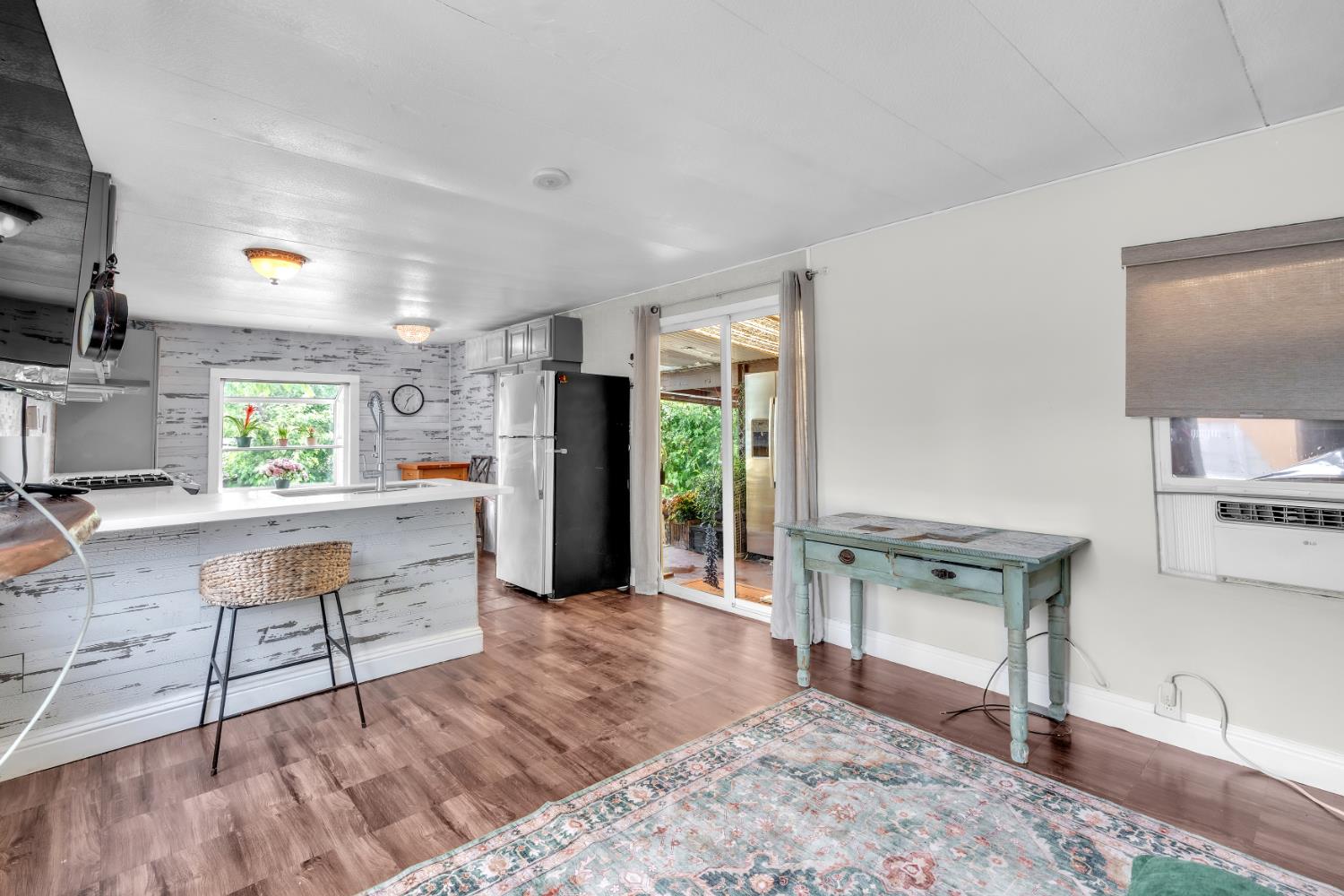 3945 Grass Valley Highway 19
