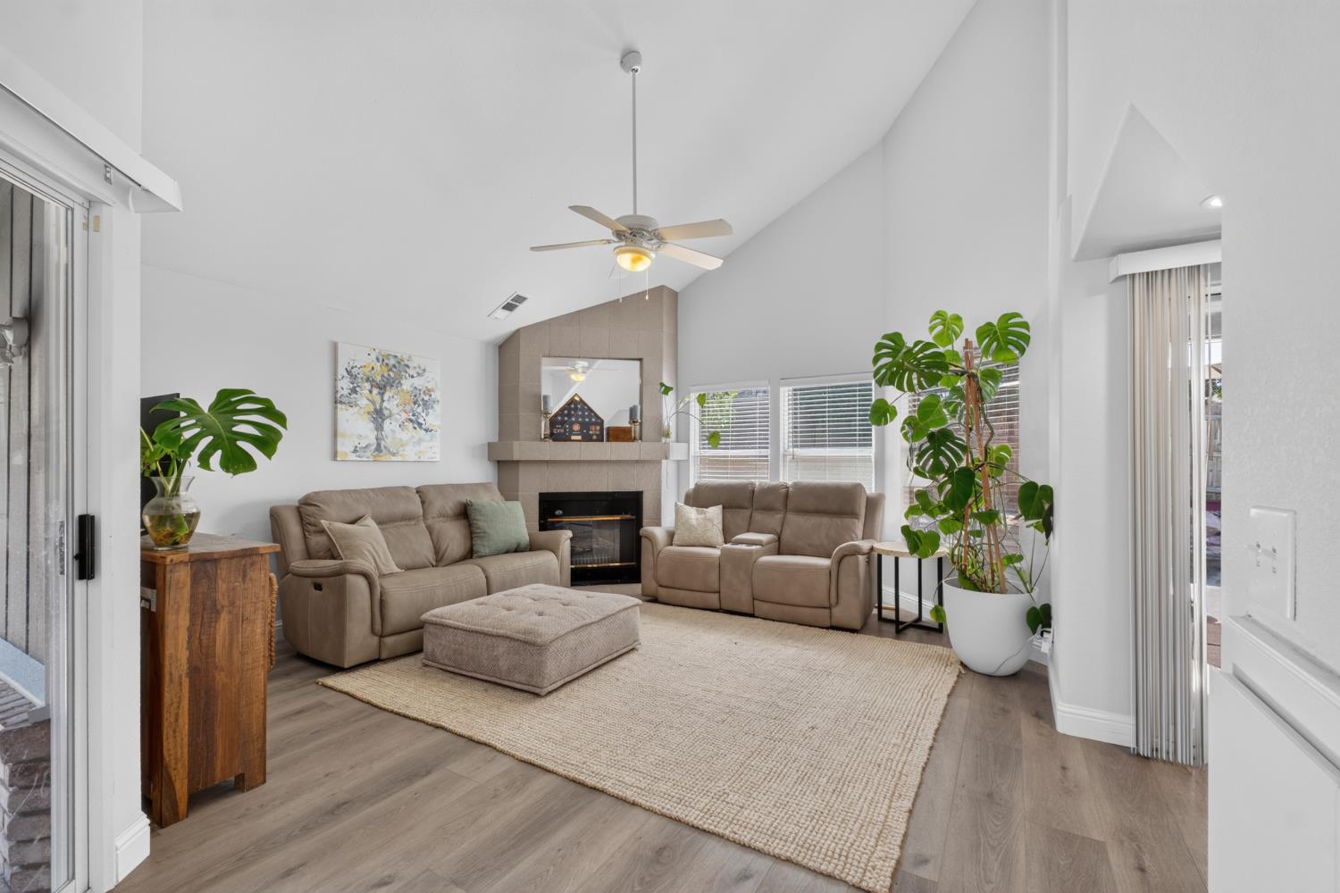 6153 Kenneth Oak Way