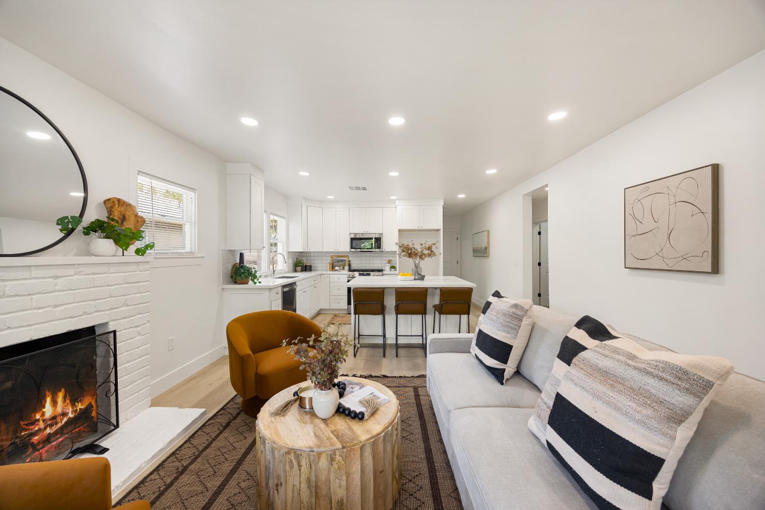 3517 Santa Cruz Way