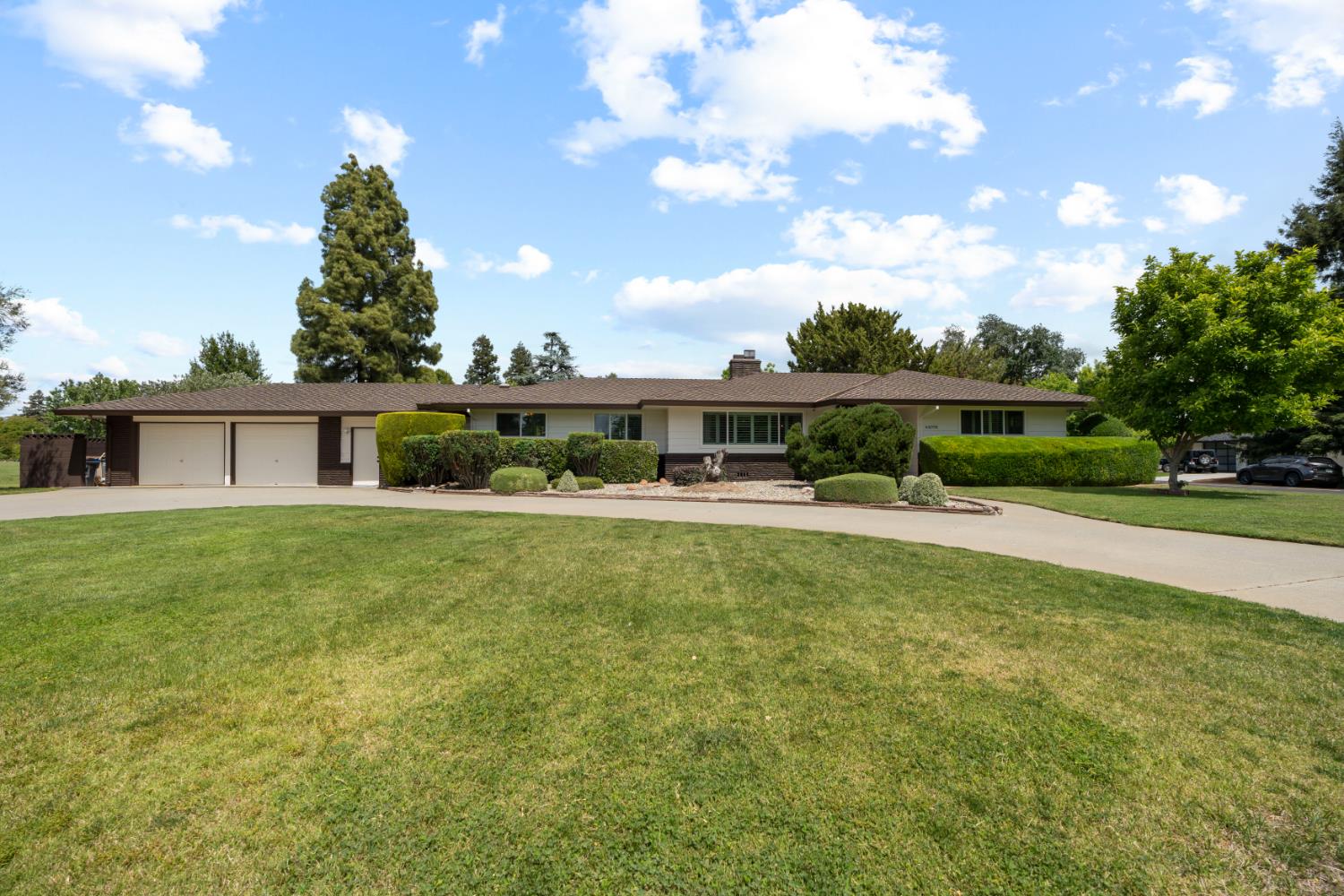 44098 Country Club Drive