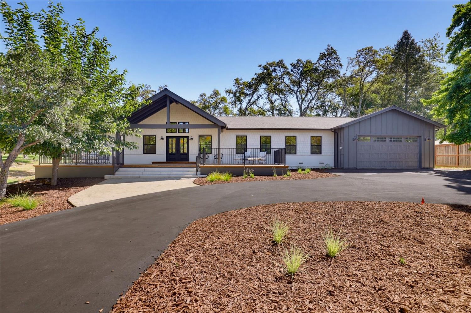 12284 Lakeshore North