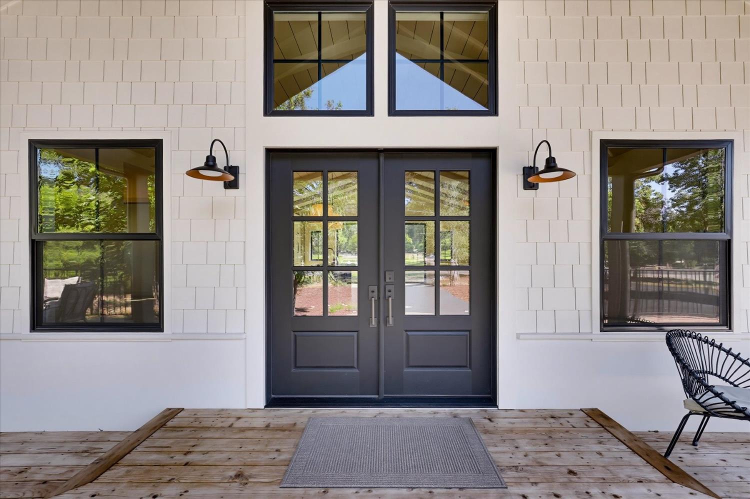 12284 Lakeshore North