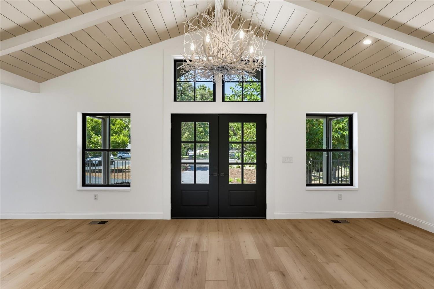 12284 Lakeshore North
