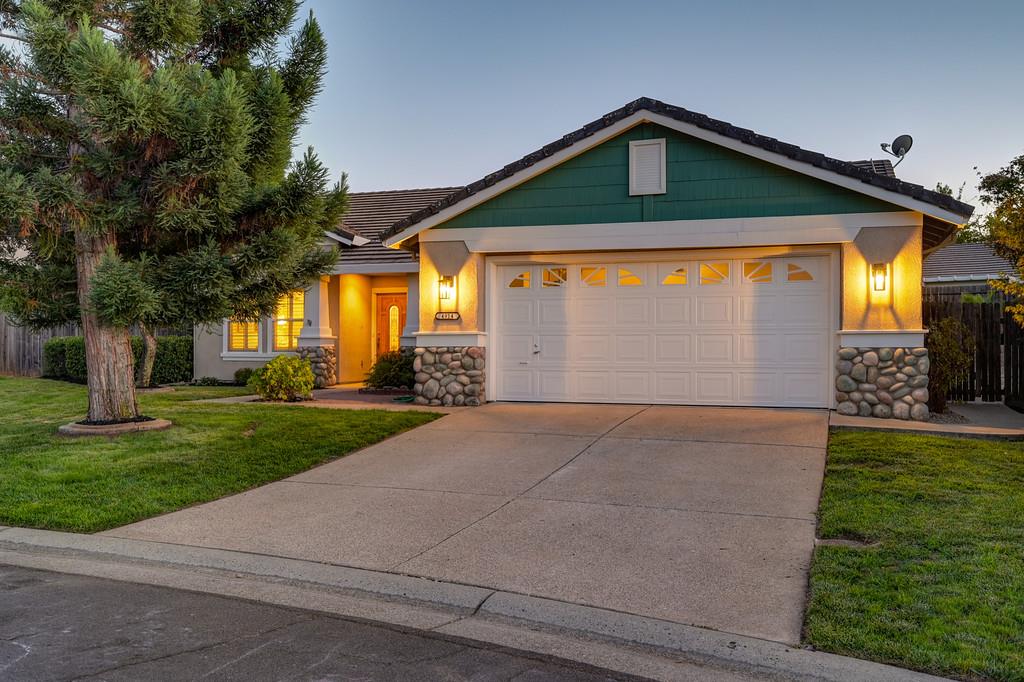 4914 Whitman Court