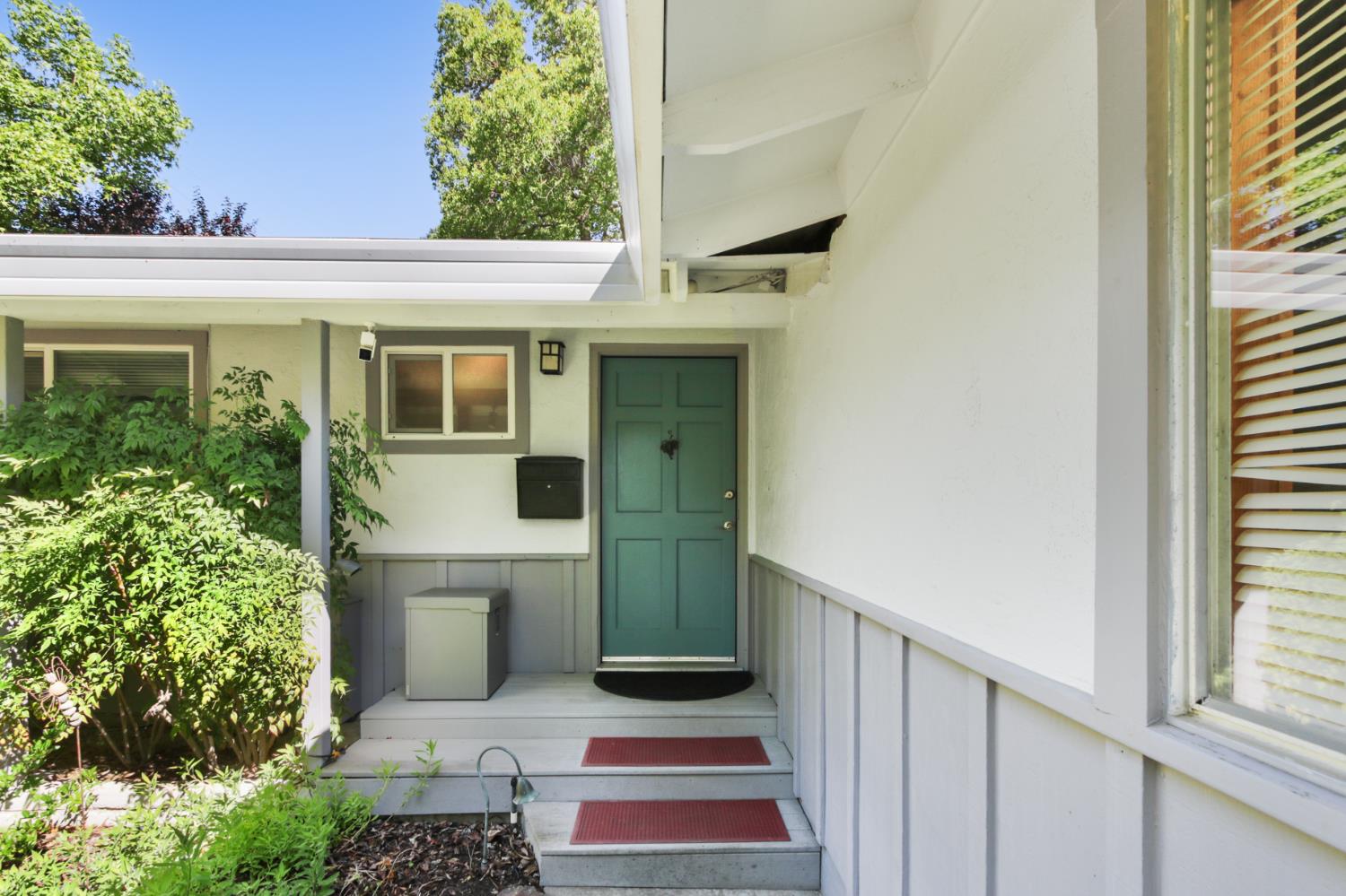 2617 Loyola Drive