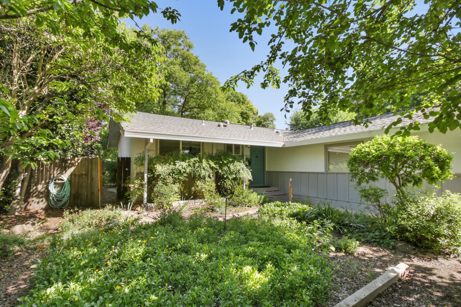 2617 Loyola Drive